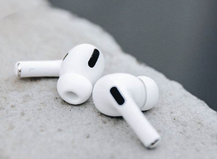 AirPods 不慎进水怎么办?如何进行清洁和保养?