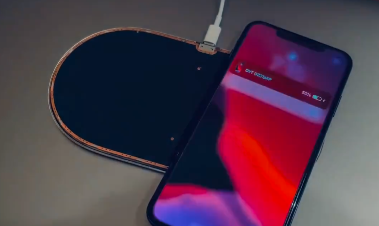 苹果 AirPower 原型机曝光，iPhone 充电时自带动画