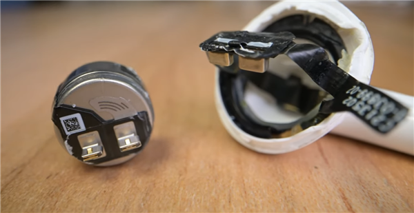 iFixit 拆解评估苹果 AirPods 3：可修复性为 0