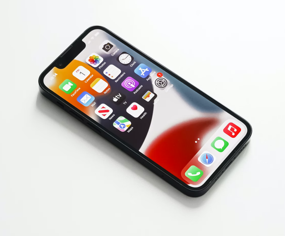 苹果 iPhone 13 存在维修限制：更换屏幕可能会破坏 Face ID